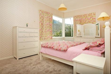 Photo of property in 19 Woodmancote Road, Khandallah, Wellington, 6035