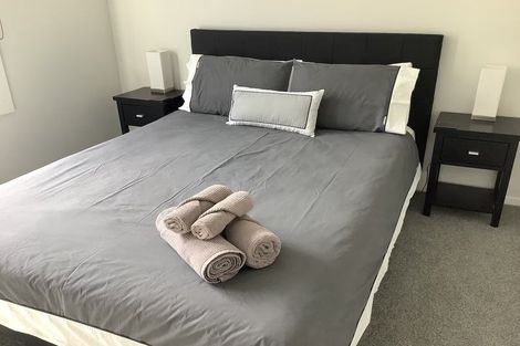 Photo of property in 100a Lake Road, Northcote, Auckland, 0627
