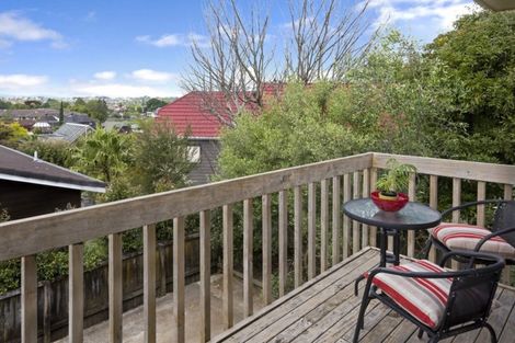 Photo of property in 2/98 Gosford Drive, Botany Downs, Auckland, 2010