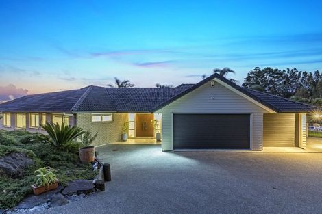 Photo of property in 127 Vaughans Road, Okura, Albany, 0792