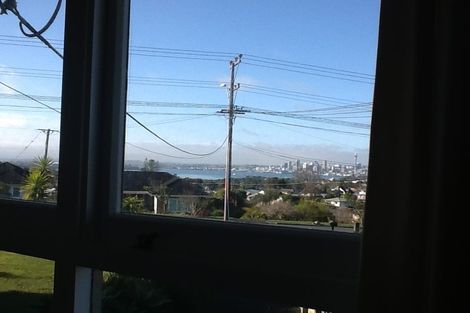 Photo of property in 95 Ocean View Road, Hillcrest, Auckland, 0627