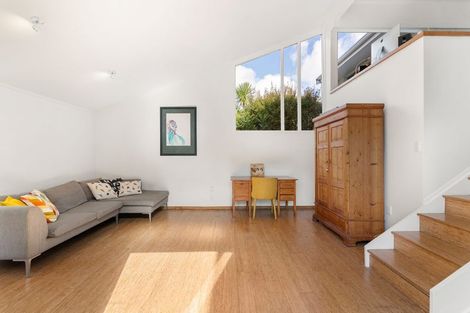 Photo of property in 22 Park Road, Glenfield, Auckland, 0629