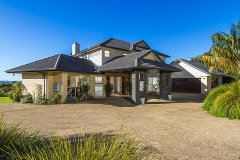 Photo of property in 121 Wade River Road, Stanmore Bay, Whangaparaoa, 0932