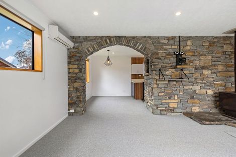 Photo of property in 16 Kuri Place, Wanaka, 9305
