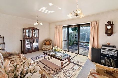 Photo of property in 11 Evanda Crescent, Conifer Grove, Takanini, 2112