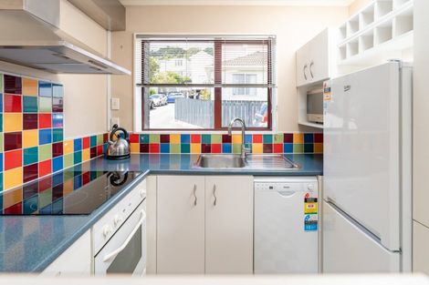 Photo of property in 5f Duke Street, Mount Victoria, Wellington, 6011