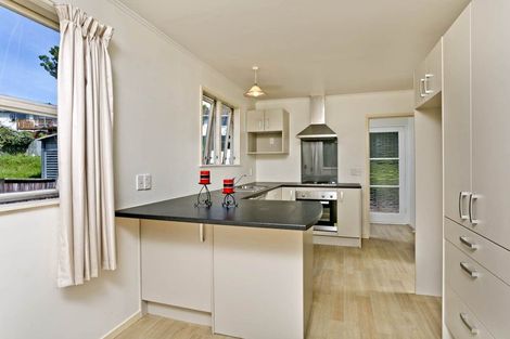 Photo of property in 7 Tahu Crescent, Sunnynook, Auckland, 0620