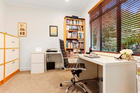 Photo of property in 11 Churchouse Road, Greenhithe, Auckland, 0632