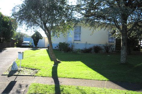 Photo of property in 13 Awakino Place, Manurewa, Auckland, 2102