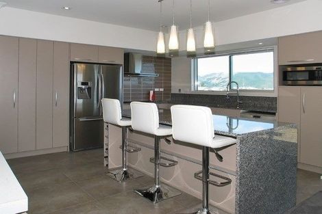 Photo of property in 10 Hollyford Place, Aotea, Porirua, 5024