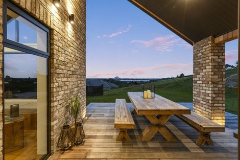 Photo of property in 42 Te Auhi Way, Welcome Bay, Tauranga, 3112