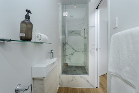 Photo of property in 3/72 Lake Road, Northcote, Auckland, 0627