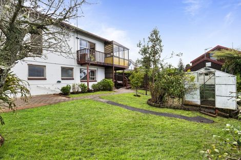 Photo of property in 2/29 Barker Rise, Northcross, Auckland, 0632