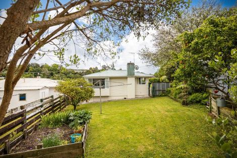 Photo of property in 5 Oranga Street, Marfell, New Plymouth, 4310