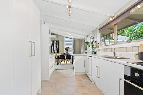 Photo of property in 2 Holloway Place, Forest Lake, Hamilton, 3200