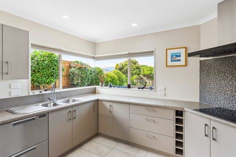 Photo of property in 8 Leanne Way, Waikanae Beach, Waikanae, 5036