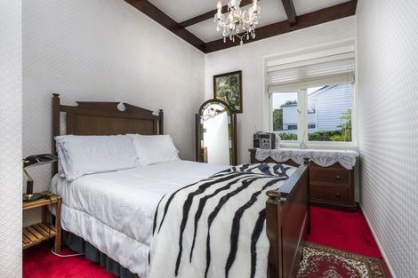 Photo of property in 904a East Coast Road, Northcross, Auckland, 0630