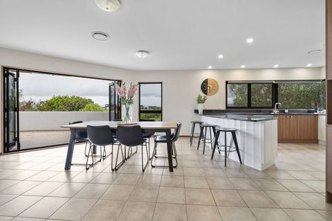 Photo of property in 33 Ruapehu Drive, Fitzherbert, Palmerston North, 4410