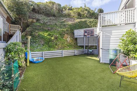 Photo of property in 31 Wye Street, Island Bay, Wellington, 6023