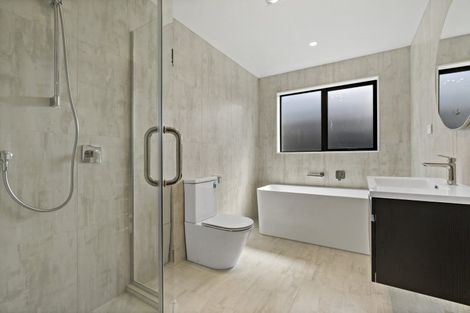 Photo of property in 18 Cara Avenue, Kumeu, 0810