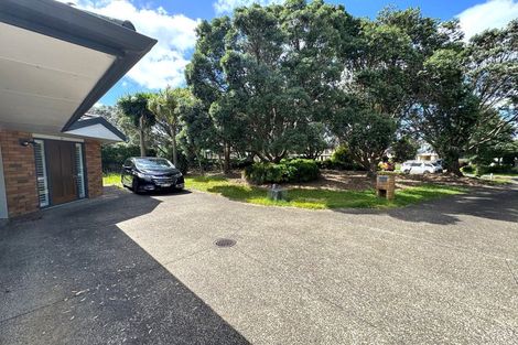 Photo of property in 7 Lone Tree Avenue, Te Atatu Peninsula, Auckland, 0610