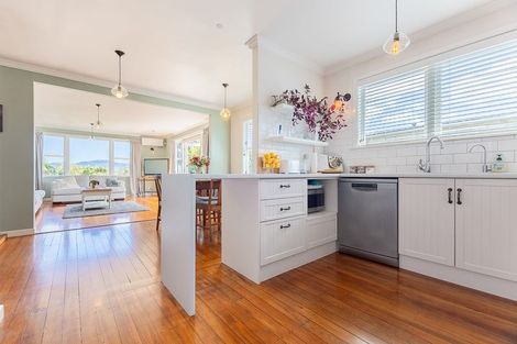 Photo of property in 27 Aorangi Road, Paraparaumu, 5032