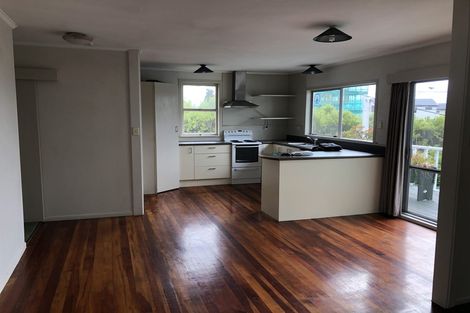 Photo of property in 208 Sunnynook Road, Totara Vale, Auckland, 0627