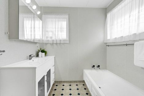 Photo of property in 80 Tukapa Street, Westown, New Plymouth, 4310