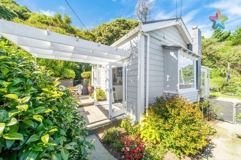 Photo of property in 409 Marine Drive, Mahina Bay, Lower Hutt, 5013