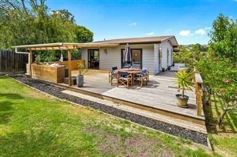 Photo of property in 11 Cottam Grove, Northcross, Auckland, 0632