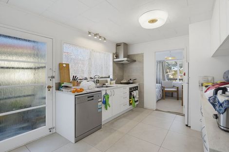 Photo of property in 6 Jenanne Place, Totara Vale, Auckland, 0629