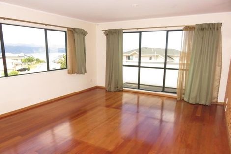 Photo of property in 3 Tamworth Crescent, Newlands, Wellington, 6037