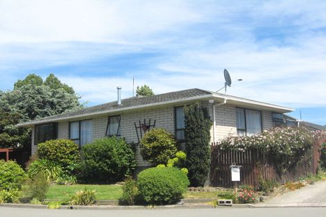 Photo of property in 1/100a Lake Terrace Road, Burwood, Christchurch, 8061