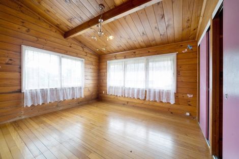 Photo of property in 6 Robert Burke Place, Henderson, Auckland, 0612