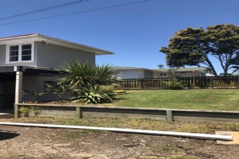 Photo of property in 24 Neil Avenue, Te Atatu Peninsula, Auckland, 0610