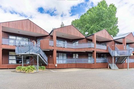 Photo of property in 22/3 The Avenue, Albany, Auckland, 0632