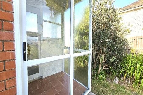 Photo of property in 1/24 Knights Road, Rothesay Bay, Auckland, 0630