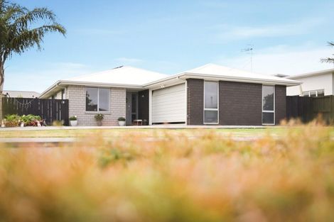 Photo of property in 11 Coutts Street, Papamoa Beach, Papamoa, 3118
