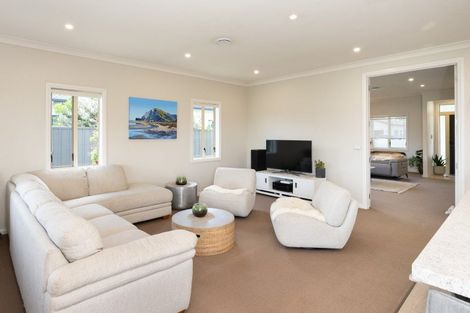 Photo of property in Heynes Place, 14 Heynes Place, Clive, 4102