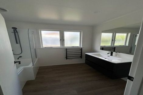 Photo of property in 9 Awaroa Road, Helensville, 0800