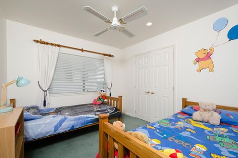 Photo of property in 30 San Bernadino Drive, Henderson, Auckland, 0612