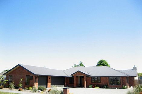 Photo of property in 3 Willowview Drive, Redwood, Christchurch, 8051