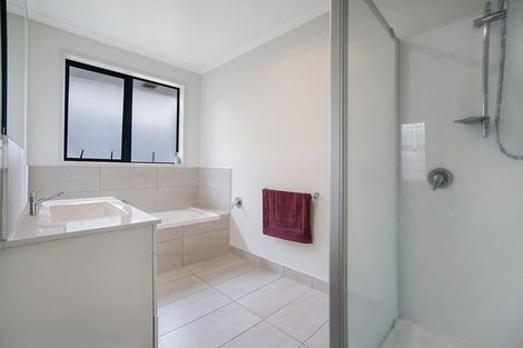 Photo of property in 7a Mcgowan Rise, Tuakau, 2121