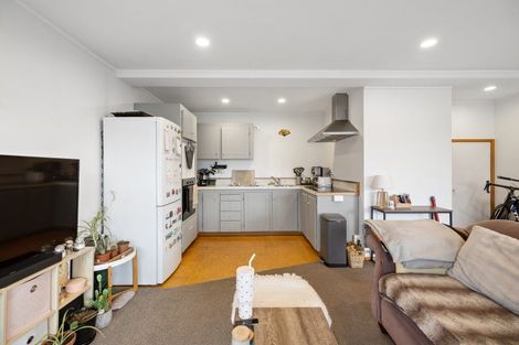 Photo of property in 32 Avalon Crescent, Fernhill, Queenstown, 9300