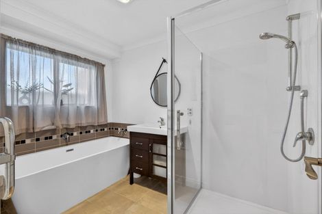 Photo of property in 18 Milbrook Place, Chartwell, Hamilton, 3210