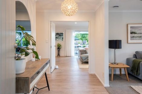 Photo of property in 35 John Brooke Crescent, East Tamaki Heights, Auckland, 2016