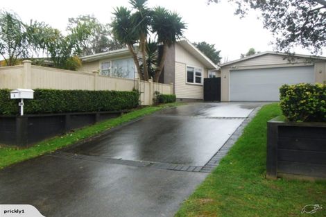 Photo of property in 2 Taupo Street, Green Bay, Auckland, 0604