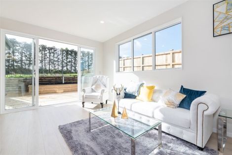 Photo of property in 13 Barrique Road, Kumeu, 0810