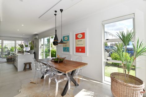 Photo of property in 2 Couldrey Crescent, Red Beach, 0932