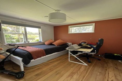 Photo of property in 5 Smith Street, Paekakariki, 5034